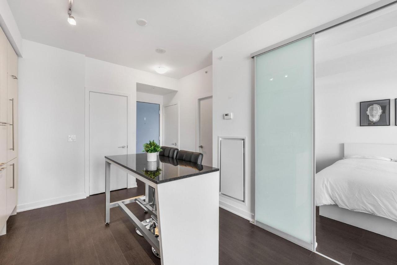 Apartament Heart Of Downtown Toronto! Zewnętrze zdjęcie